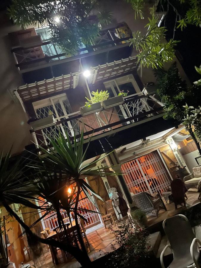 Chez Henri Hotel ปวงต์เดส์นี ภายนอก รูปภาพ